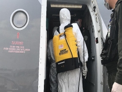 phan lon hanh khach cung chuyen bay voi nu benh nhan nhiem covid 19 so 17 am tinh