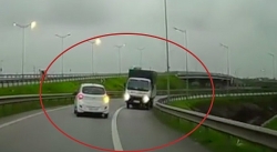 video xe tai phong nguoc chieu nguy hiem tren cao toc hn thai nguyen