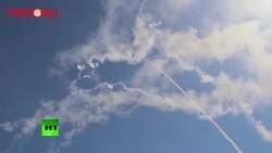 Video: S-300 của Nga phóng hàng loạt tên lửa "gầm rú" bầu trời