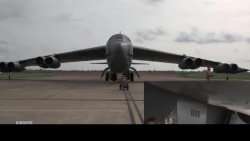Màn khởi động đáng sợ của "pháo đài bay" B-52