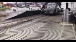 hai hung canh dut xich khien truc thang hon 15 tan cua quan doi my troi tu do