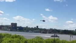 video hai hung canh truc thang chao dao roi lao thang xuong song