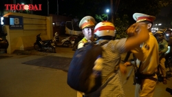 Video: "Ma men" giả câm, vứt xe khi bị CSGT xử lý