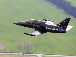 video can canh chiec may bay ky la chay bang dong co bmw