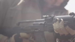 video canh quay cham khien nguoi xem nhin tron ven suc manh kinh hon cua ak 47