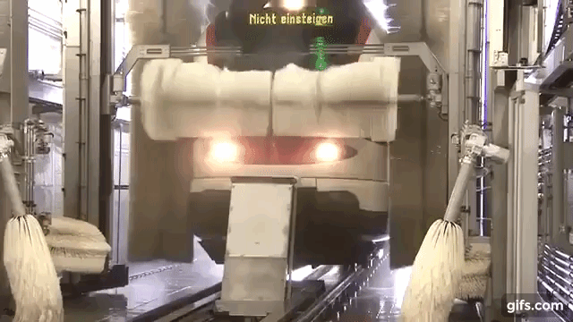Video: Ngỡ ngàng rửa ... đoàn tàu hỏa