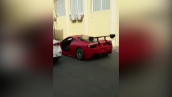 video ferrari bi mazda dam bay canh cua tai xe vua mat cua lai phai den tien
