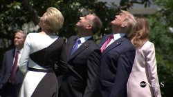 Video: F-35 bay vọt qua Nhà Trắng khiến Tổng thống Mỹ Donald Trump ngước lên nhìn