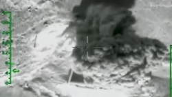 Video: "Xe tăng bay" Nga dội mưa bom hủy diệt hầm ngầm phiến quân Syria