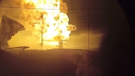 Binh sĩ Nga nã pháo dập tắt hỏa hoạn ở giếng dầu