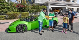 shipper phong sieu xe lamborghini di giao xoai gay soc
