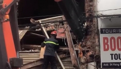Thông tin chính thức vụ sập nhà 2 tầng trên phố Hàng Bông