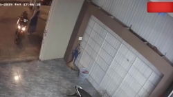 Video: Nữ chủ nhà tung cước khiến 2 tên trộm SH bỏ chạy trối chết