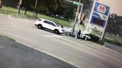 Video: Phóng xe tốc độ cao bỏ chạy, tên cướp ô tô nhận cái kết đắng