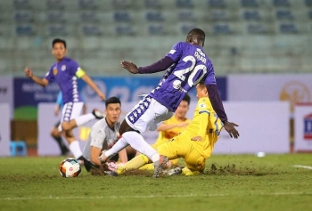 vi dich covid 19 v league 2021 hoan vo thoi han