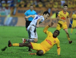 Lịch thi đấu bóng đá V-League 2019 vòng 21: TP. HCM rượt đuổi Hà Nội FC