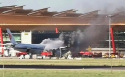Video: Máy bay Air China bốc cháy trước khi cất cánh