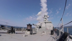 Video: Tên lửa "sát thủ" Kalibr Nga làm rung chuyển Biển Đen