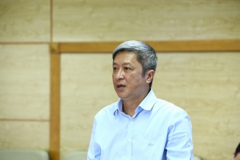 thu truong bo y te neu kho kiem soat ha noi can cach ly xa hoi
