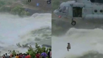 Clip: Ấn Độ điều trực thăng Mil Mi-17 giải cứu người dân kẹt giữa dòng nước lũ chảy xiết