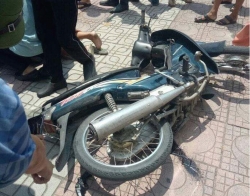Táo tợn dùng vật nghi súng cướp ngân hàng giữa ban ngày ở Hà Nội