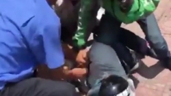 Video: Tên cướp ngân hàng VietinBank ở Hà Nội bị người dân bắt trói