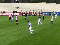 Văn Hậu đang đá bị thay ra, đội 2 SC Heerenveen suýt thua trước Feyenoord B