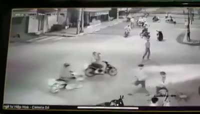 Video: Hàng chục thanh niên đập phá xe của dân phòng, 3 đối tượng bị bắt