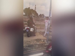 video tai xe vac hang nong xu doi thu bat ngo gap 2 cong an va cai ket dang