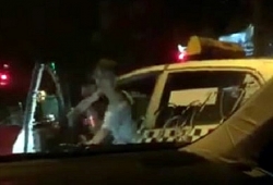 Công an vào cuộc vụ tài xế taxi Thanh Nga dọa đốt xe Camry đang dừng đèn đỏ