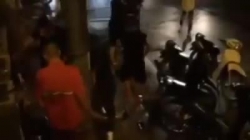 video bi danh guc xuong duong khi dang chuc mung viet nam chien thang