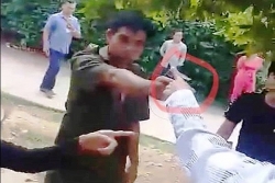 video pho cong an xa o quang nam rut sung chia vao dan