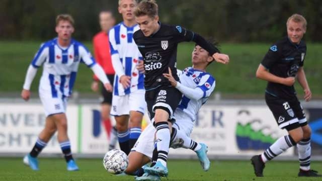 Đoàn Văn Hậu kiến tạo giúp đội trẻ Heerenveen thắng đậm trên đất Hà Lan