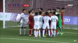 Video: Bị cầu thủ U22 Campuchia đánh sấp mặt, Thành Chung vẫn phải nhận thẻ vàng