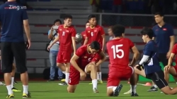 Video: Quang Hải bất ngờ ra sân khởi động cùng đồng đội trong trận gặp U22 Indonesia