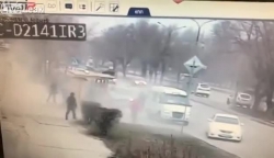 video khoanh khac bmw dam nat tram xe buyt ben duong