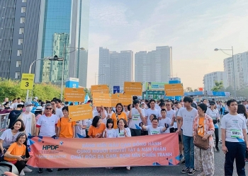 hon 10000 nguoi tham gia hcmc marathon giai viet da ung ho nguoi khuyet tat nan nhan chat doc da cam va nan nhan bom min chien tranh