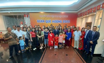 tet cong dong xuan que huong am ap danh cho kieu bao tai brunei