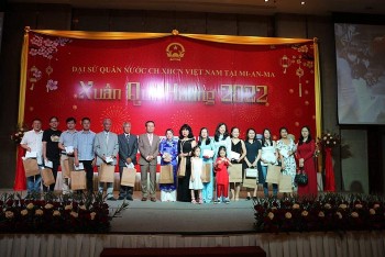 cong dong nguoi viet tai myanmar sum hop tham du xuan que huong 2022