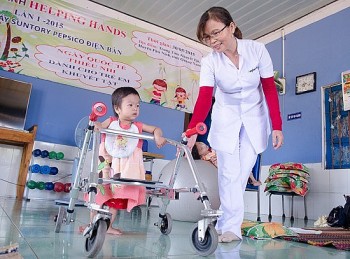 childcare vietnam tai tro hon 16 ty dong cham soc tre khuyet tat o phu ninh quang nam