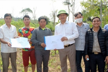 adb vien tro hon 143 ty dong cho hang tram ho dan tai quang tri xay nha ung pho thien tai