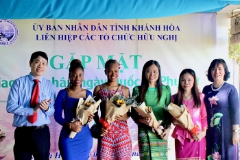 40 dai bieu nu la nguoi nuoc ngoai tai khanh hoa gap go giao luu nhan ngay quoc te phu nu