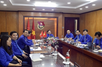 day manh tuyen truyen giao duc truyen thong quan he dac biet viet nam lao trong the he tre