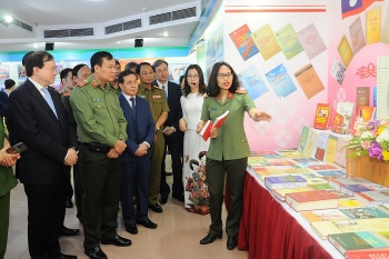 hon 300 hinh anh hien vat quy ve tinh doan ket hop tac tin cay hieu qua cua cong an viet lao