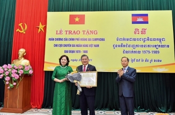 Campuchia trao tặng Huân chương, Bằng ghi công cho 33 cán bộ ngân hàng Việt Nam