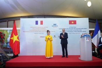 Tổng Giám đốc Vietjet là nữ doanh nhân Việt đầu tiên được trao Huân chương Bắc đẩu bội tinh của Pháp