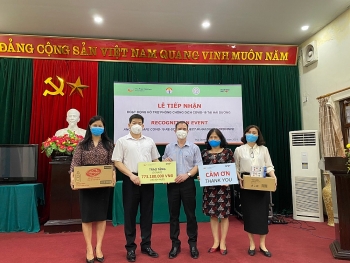 quy fred hollows viet nam tang thiet bi vat tu y te tri gia gan 800 trieu dong giup hai duong phong chong dich covid 19