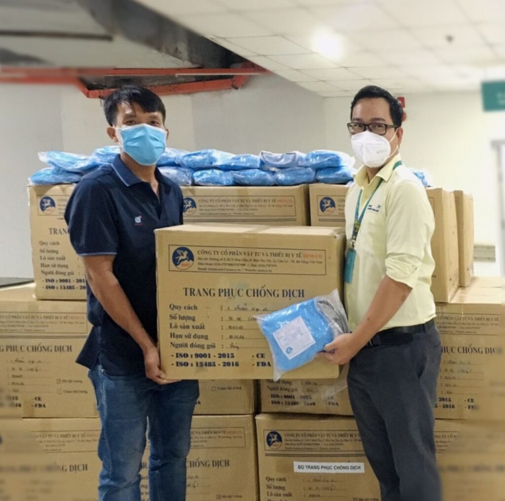 VCF trao tặng 1.174 bộ quần áo bảo hộ cho Bệnh viện Nhi đồng TP. Hồ Chí Minh