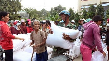 lan toa yeu thuong chia se tu chuong trinh ca nuoc chung tay vi nguoi ngheo