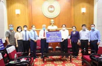 Hội hữu nghị Campuchia - Việt Nam trao 50.000 USD ủng hộ Việt Nam phòng, chống dịch COVID-19